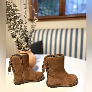 Toddler lace up UGG boots with the zipper